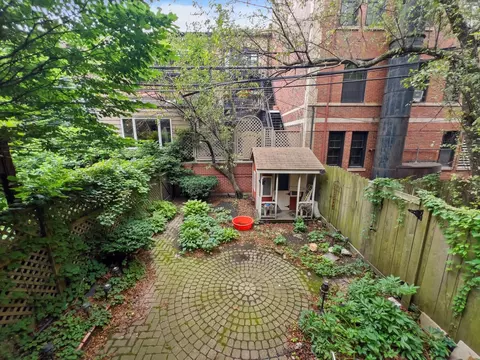 Exterior - 52 E Cedar St, Chicago, IL 60611 photo 2 of 5