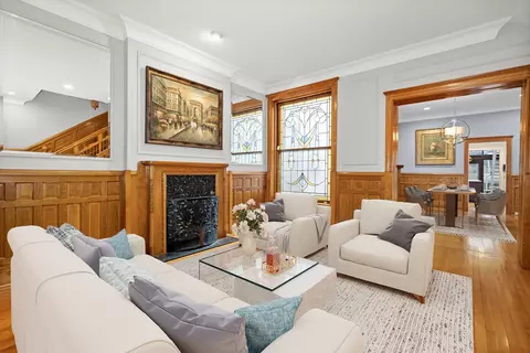 Living - 52 E Cedar St, Chicago, IL 60611 photo 4 of 8