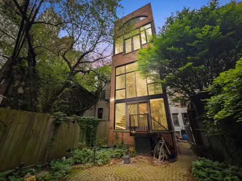 Exterior - 52 E Cedar St, Chicago, IL 60611 photo 4 of 5