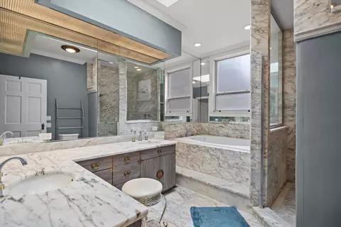 Bath - 52 E Cedar St, Chicago, IL 60611 photo 1 of 5