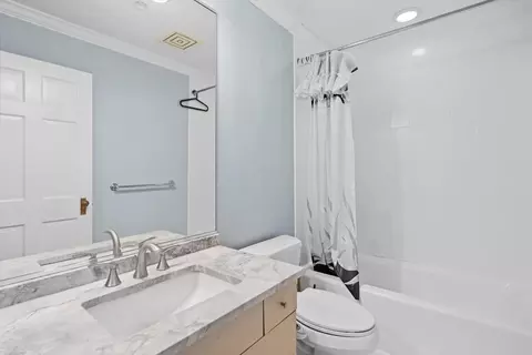 Bath - 52 E Cedar St, Chicago, IL 60611 photo 3 of 5