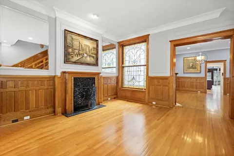 Living - 52 E Cedar St, Chicago, IL 60611 photo 5 of 8