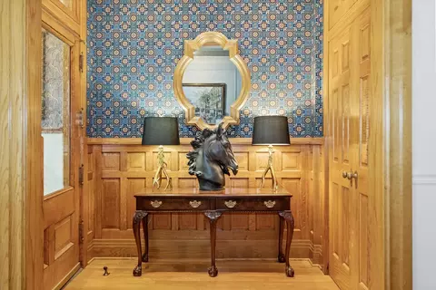 Entry Way - 52 E Cedar St, Chicago, IL 60611 photo 3 of 5