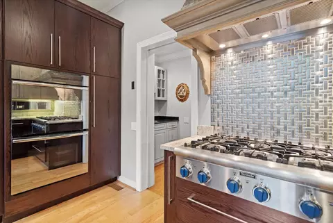 Kitchen - 52 E Cedar St, Chicago, IL 60611 photo 5 of 8