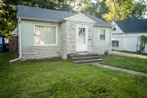 423 Van Buren Ave, Dixon, IL 61021