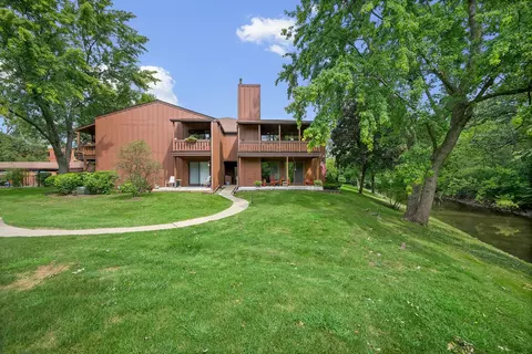 1 S095 Spring Rd #2B, Oakbrook Terrace, IL 60181