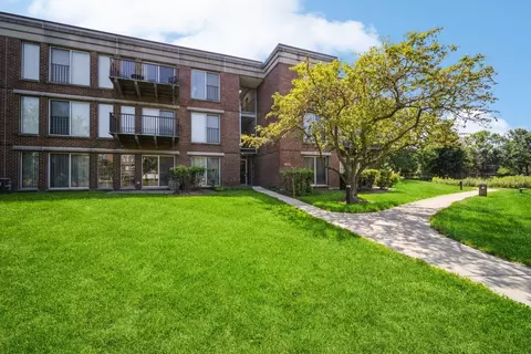 402 Kelburn Rd #221, Deerfield, IL 60015