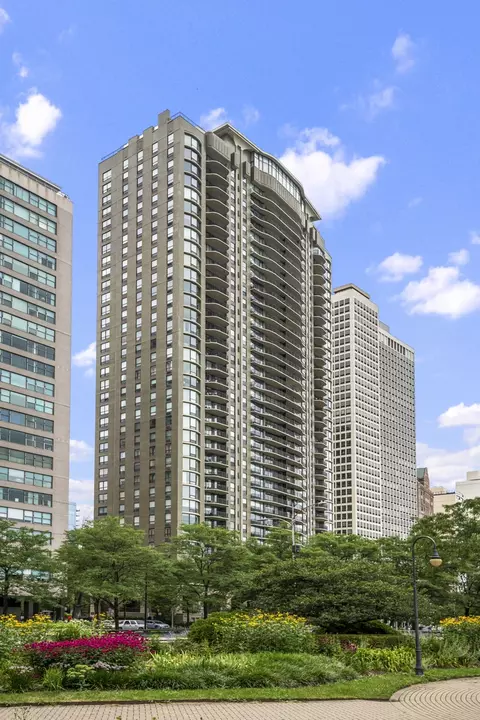 1040 N Lake Shore Dr #15A, Chicago, IL 60611