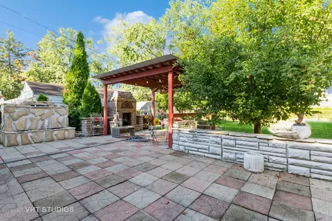 Exterior - 1040 S Wolf Rd, Des Plaines, IL 60016 photo 4 of 7