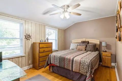 Bedroom - 1040 S Wolf Rd, Des Plaines, IL 60016 photo 2 of 2