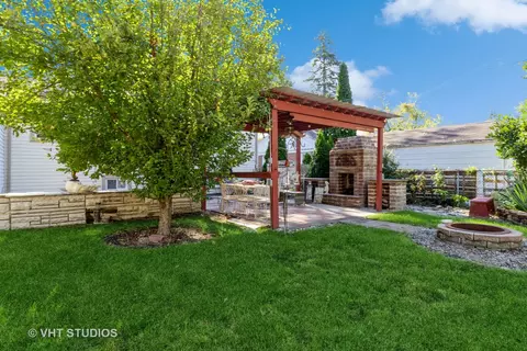 Exterior - 1040 S Wolf Rd, Des Plaines, IL 60016 photo 3 of 7