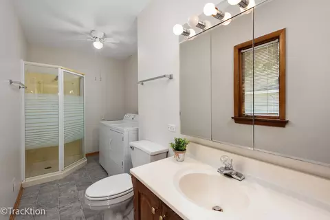 Bath - 1055 Reckinger Rd, Aurora, IL 60505 photo 2 of 2