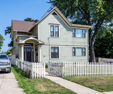 117 Hinsdell Pl, Elgin, IL 60120