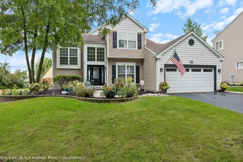 901 Barbara St, Lake In The Hills, IL 60156