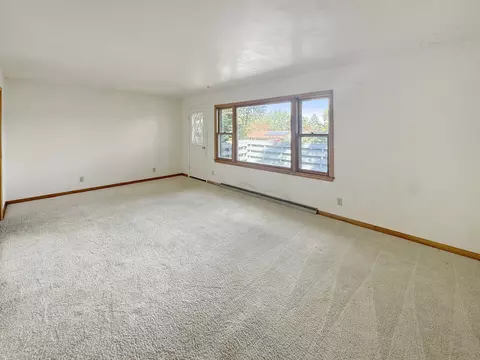 1932 W Laurel St, Freeport, IL 61032 photo 5