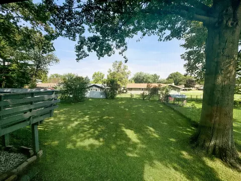 1932 W Laurel St, Freeport, IL 61032 photo 2