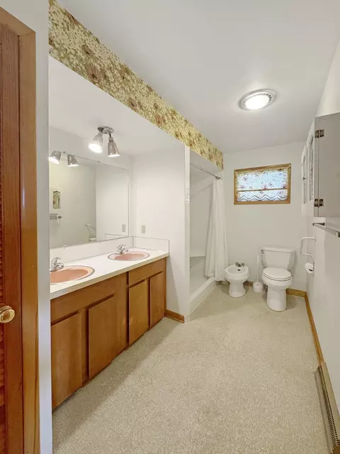 1932 W Laurel St, Freeport, IL 61032 photo 7