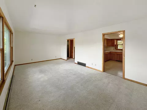 1932 W Laurel St, Freeport, IL 61032 photo 6