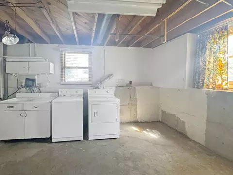 1932 W Laurel St, Freeport, IL 61032 photo 13