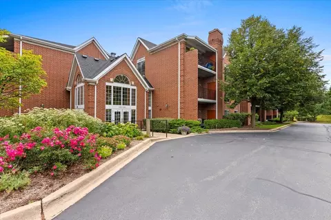 141 Hunt Club Dr #-, Saint Charles, IL 60174