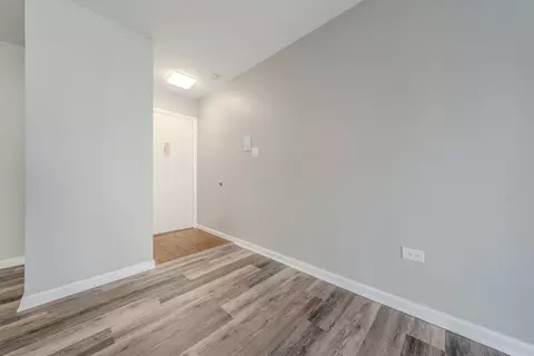 685 Grove Dr #203, Buffalo Grove, IL 60089