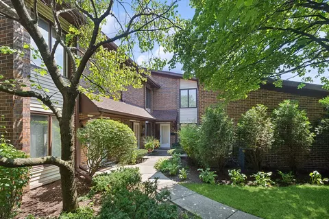 1065 Deerfield Pl #1065, Highland Park, IL 60035