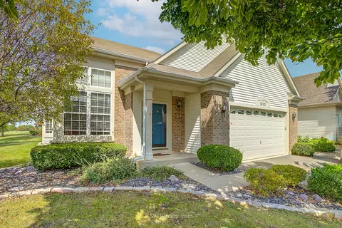 16101 Seneca Lake Cir, Crest Hill, IL 60403