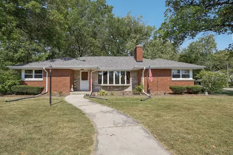 325 Oakwood Dr, Crete, IL 60417