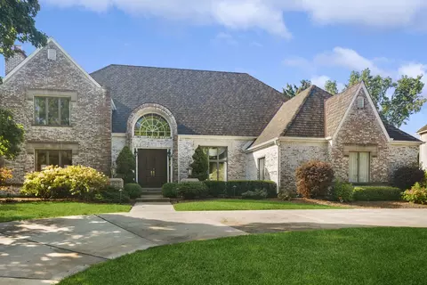 8111 Woodside Ln, Burr Ridge, IL 60527