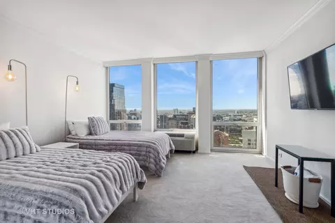 111 E Chestnut St #45A, Chicago, IL 60611 photo 17