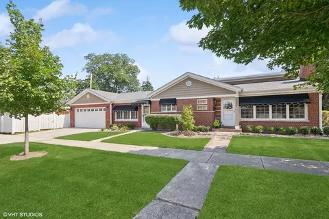 4040 W 106th Pl, Oak Lawn, IL 60453