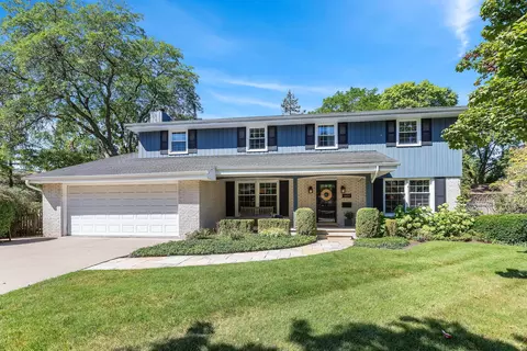 1404 Limar Ln, Glenview, IL 60025