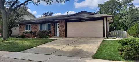 6900 Red Bud Ln, Woodridge, IL 60517