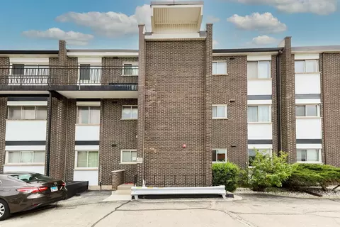10117 Cherry Pkwy #N1, Skokie, IL 60076