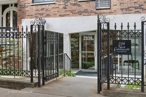 2336 N Commonwealth Ave #211, Chicago, IL 60614