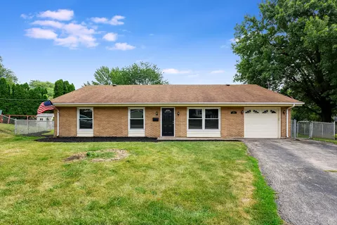 7827 Pebblebrook Cir, Hanover Park, IL 60133