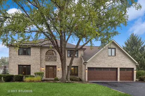 807 Spindletree Ave, Naperville, IL 60565