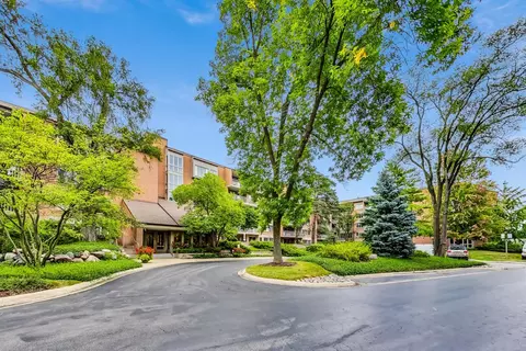 22 Park Ln #411, Park Ridge, IL 60068