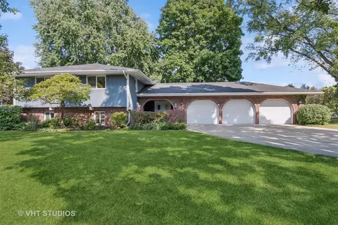 16 Winthrop New Rd, Sugar Grove, IL 60554