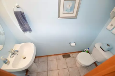 Bath - 5708 Fieldstone Trl, Mchenry, IL 60050 photo 3 of 3