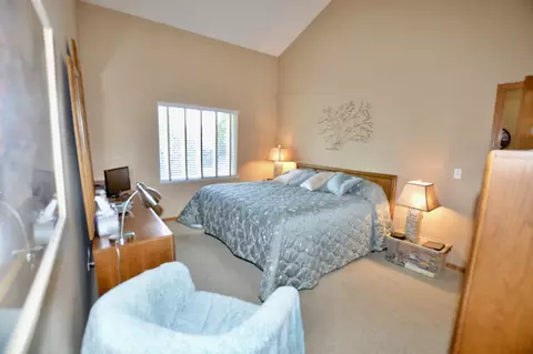 Bedroom - 5708 Fieldstone Trl, Mchenry, IL 60050 photo 2 of 3