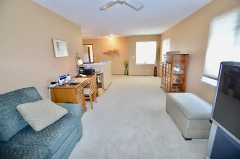 Living - 5708 Fieldstone Trl, Mchenry, IL 60050 photo 3 of 3