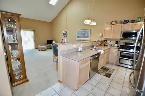 Kitchen - 5708 Fieldstone Trl, Mchenry, IL 60050 photo 2 of 3