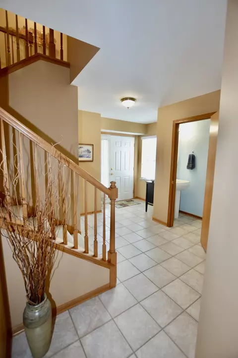 Entry Way - 5708 Fieldstone Trl, Mchenry, IL 60050 photo 1 of 2