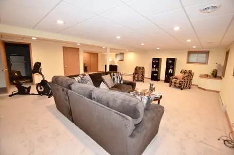 Living - 5708 Fieldstone Trl, Mchenry, IL 60050 photo 1 of 3