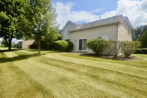 Exterior - 5708 Fieldstone Trl, Mchenry, IL 60050 photo 3 of 4