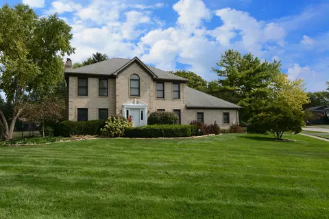 1069 Winnebago Trl, Batavia, IL 60510