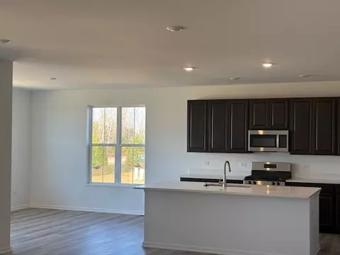 104 Ellis Rd, Algonquin, IL 60102 photo 2