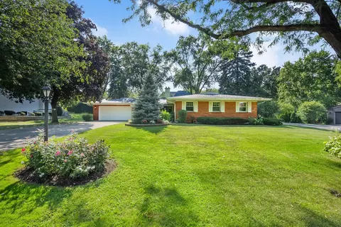 21 Regent Dr, Oak Brook, IL 60523