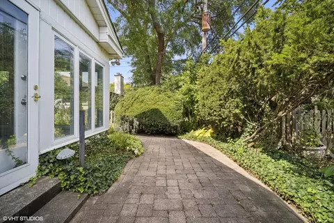 1318 Pendleton Ln, Glenview, IL 60025 photo 24